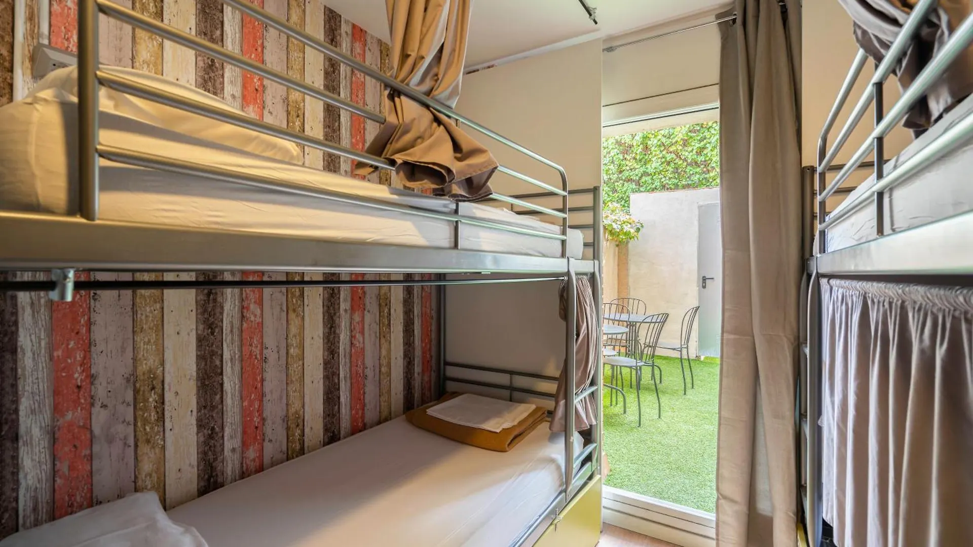 Hostel Casa Barcelo Camp Nou Barcelona L'Hospitalet de Llobregat